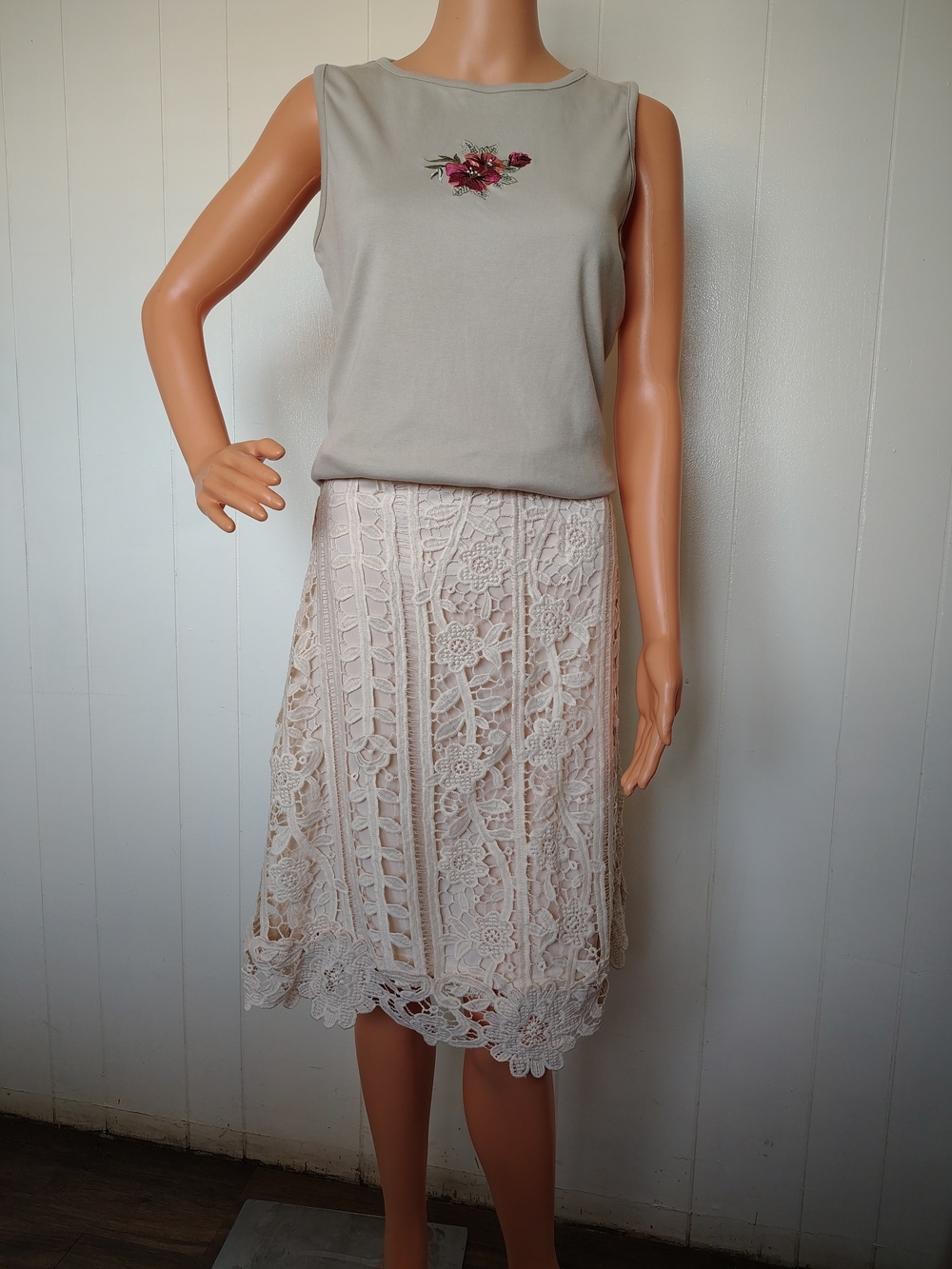 JohnPaulRichard Cream Lace Midi Skirt Size S.